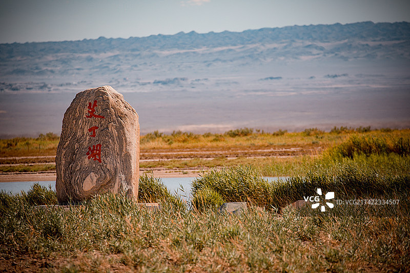 中国新疆吐鲁番艾丁湖的风光图片素材