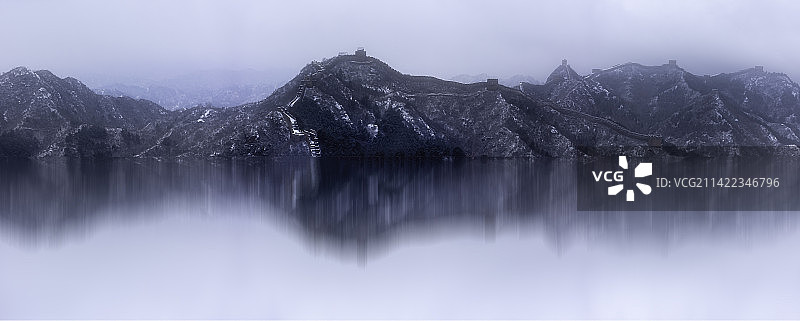 雪中金山岭长城图片素材