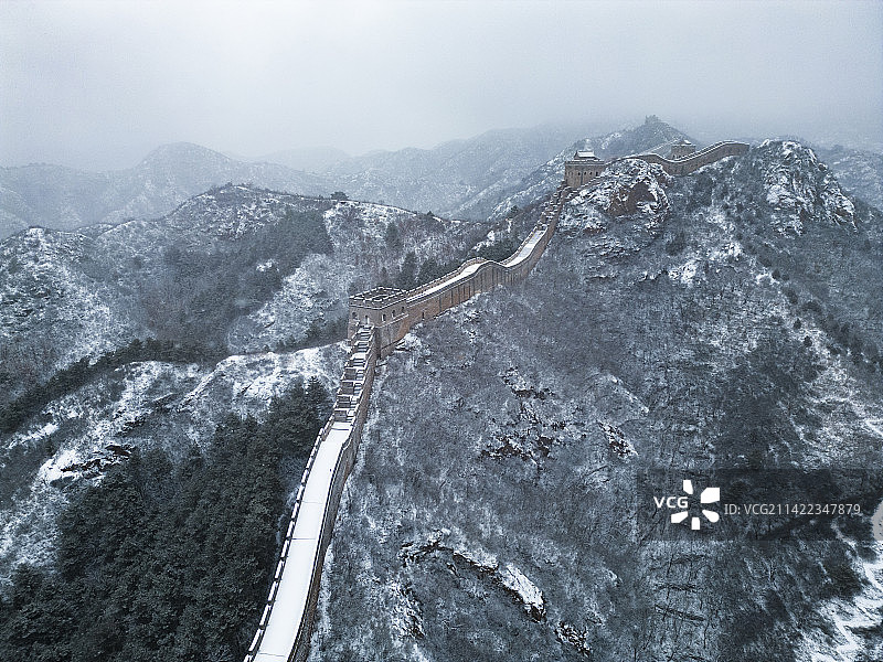 金山岭长城雪景水墨风航拍图片素材