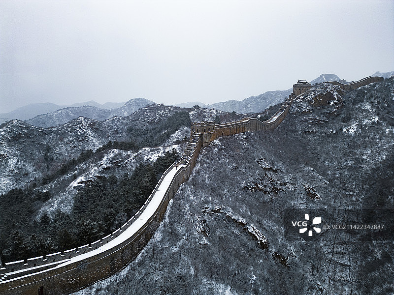 金山岭长城雪景水墨风航拍图片素材