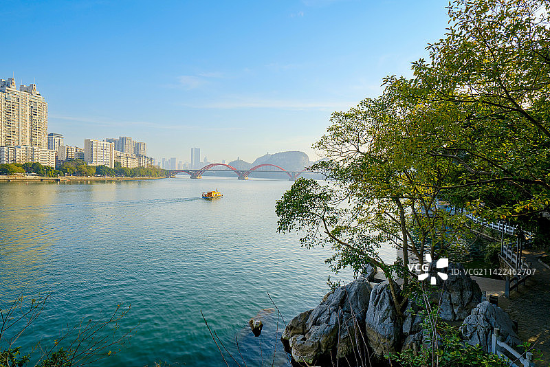 望江亭和柳州城市风光图片素材