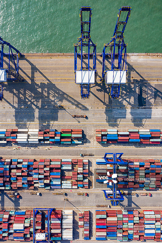 航拍海南海口港集装箱码头 海运货物 海南自由贸易港现代物流服务体系图片素材
