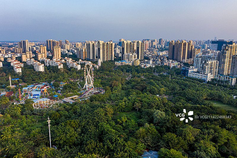 航拍海南海口白沙门生态公园 海口白沙门公园 儿童游乐园摩天轮图片素材