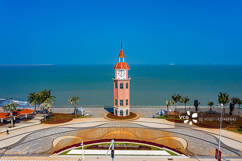 航拍海南海口西海岸观海台 大钟楼 西秀海滩与假日海滩之间图片素材