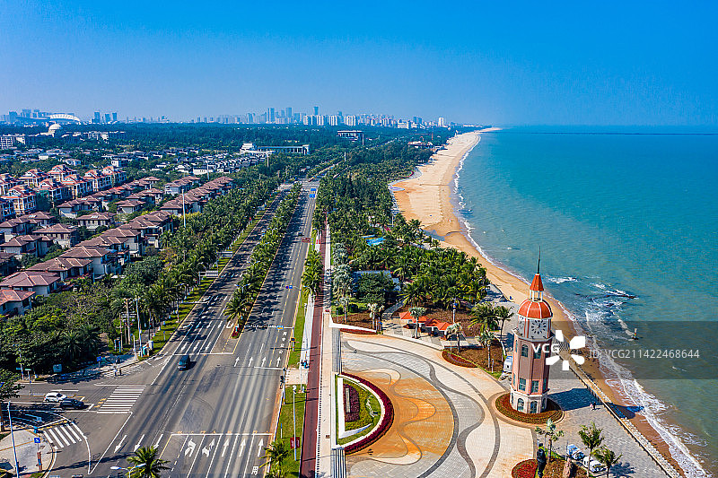 航拍海南海口西海岸观海台 大钟楼 西秀海滩与假日海滩之间图片素材