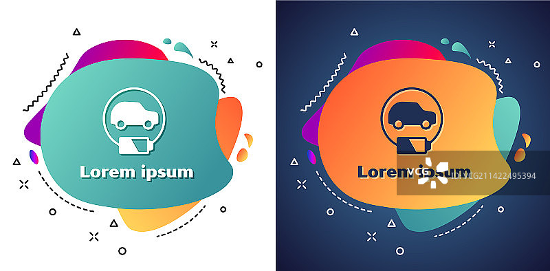 白色电动汽车与电缆插头图片素材