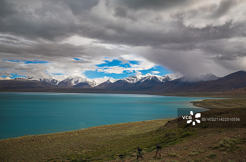 拍摄佩神山圣湖图片素材