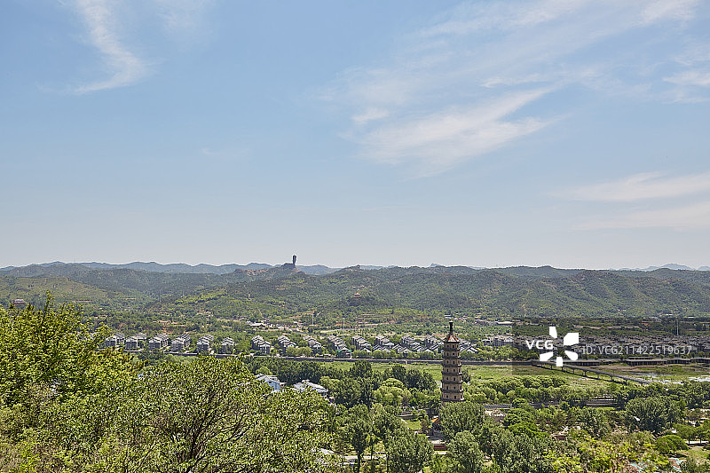 承德避暑山庄永佑寺舍利塔和磬锤峰图片素材