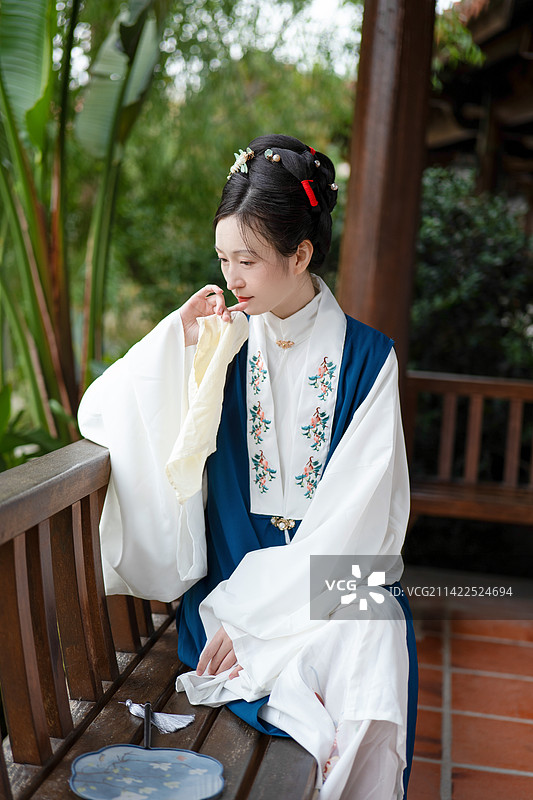 林黛玉泪洒潇湘馆图片素材