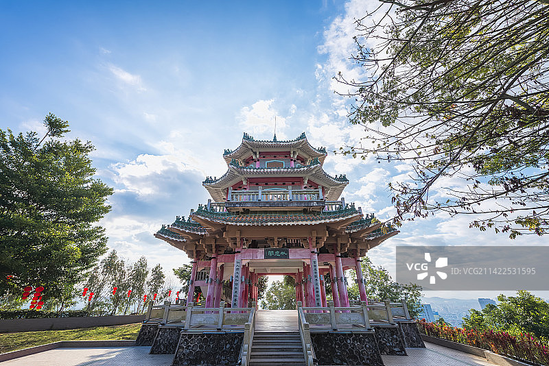 信宜市玉都公园以忠阁仰拍全景图图片素材