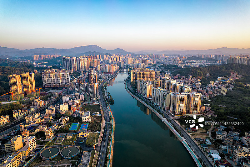广东省茂名信宜市城区鉴江航拍全景图图片素材