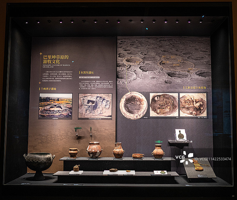新疆博物馆 旧石器时代  工具 石人 面具 服饰 瓦罐图片素材