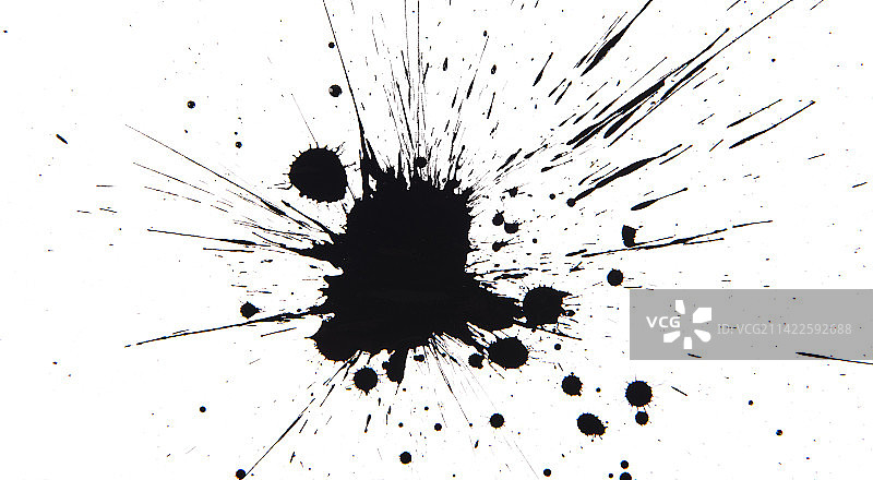 白色背景上飞溅的墨水图片素材