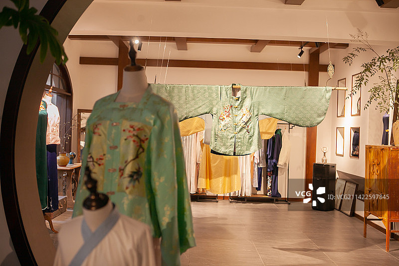 蜀绣服装，刺绣，旗袍，中式服装，传统服装，中国元素。中国四大名绣，国家质检总局地理标志产品，刺绣工艺图片素材