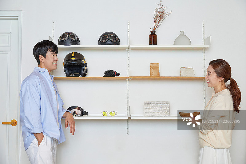 30-40岁夫妇的家庭生活爱好图片素材