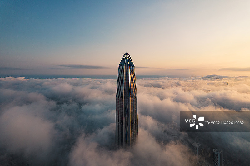 深圳福田CBD平安金融中心日出金光云海航拍图图片素材