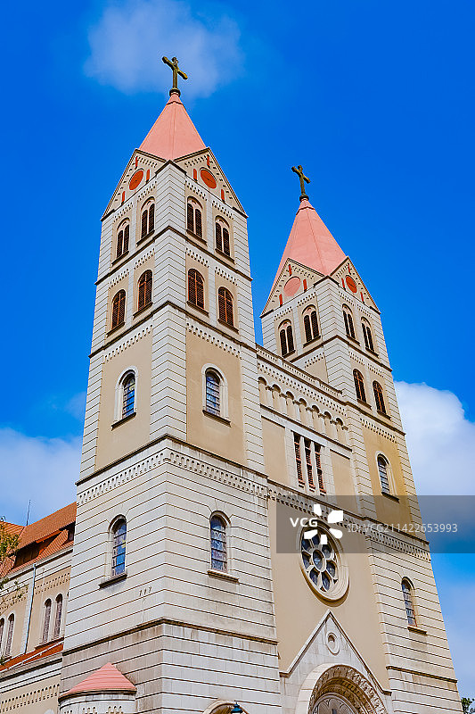 中国山东青岛天主教堂  圣弥厄尔教堂 青岛城市风光图片素材