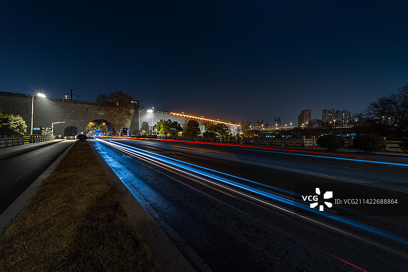 江苏南京古城墙雨花门夜景图片素材