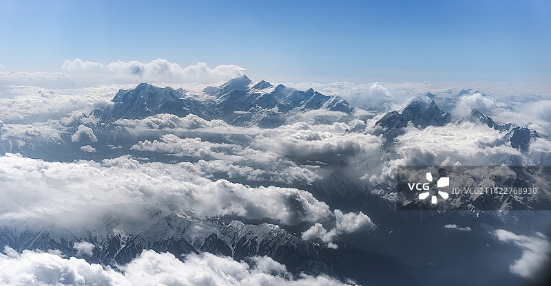 航线上的南迦巴瓦峰与加拉白垒峰图片素材