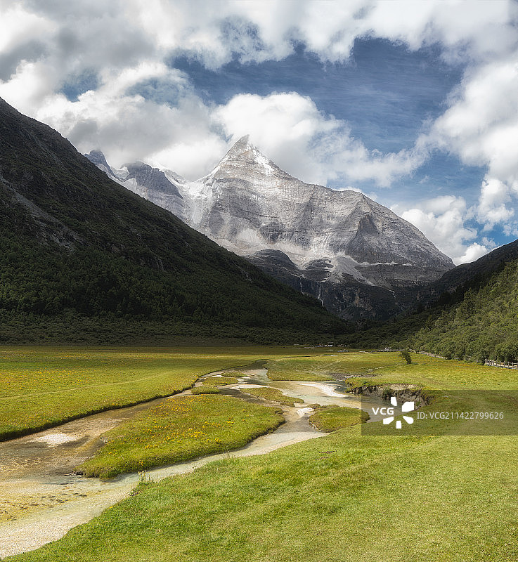 四川甘孜稻城亚丁央迈勇图片素材