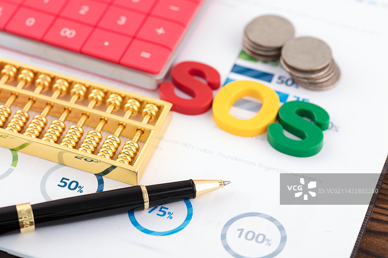 经济发展上的呼救经济危机图片素材