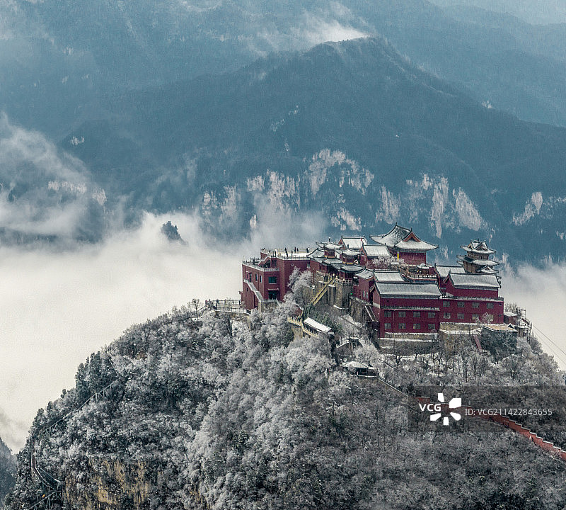 河南省焦作市云台山风景区，茱萸峰，冬季雪后航拍。图片素材