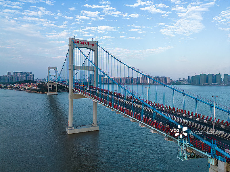 汕头海湾大桥高视角航拍图片素材