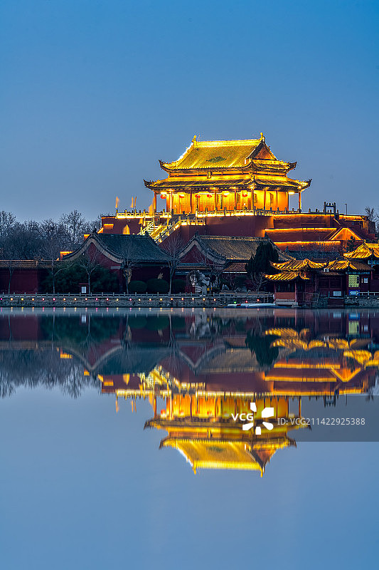 中国河南开封龙亭景区夜景图片素材