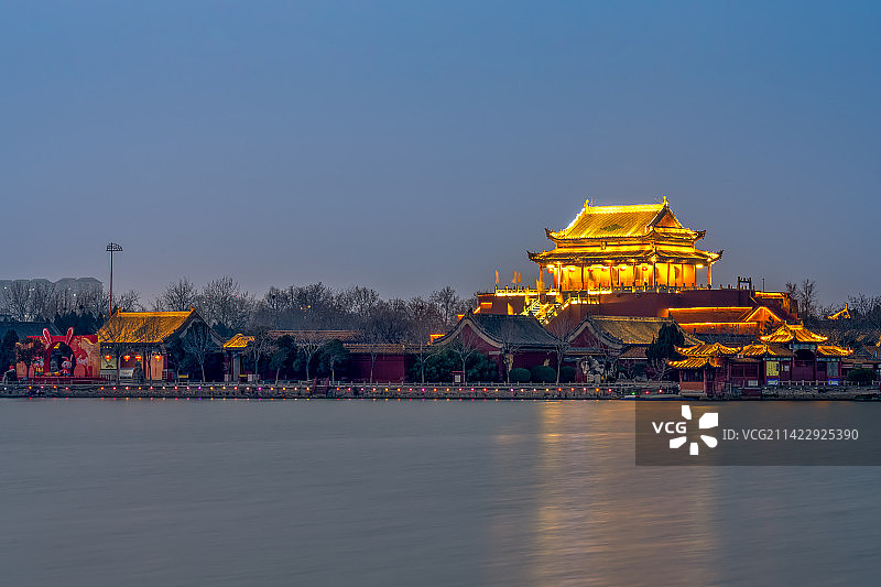 中国河南开封龙亭景区夜景图片素材