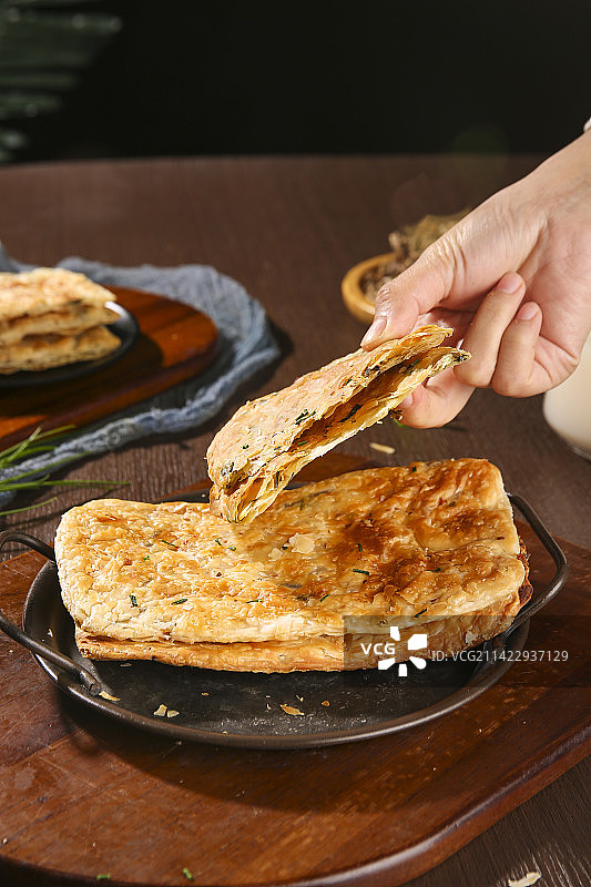 深底上的锅盔图片素材