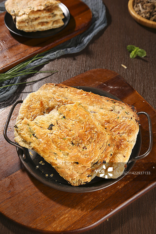 深底上的锅盔图片素材