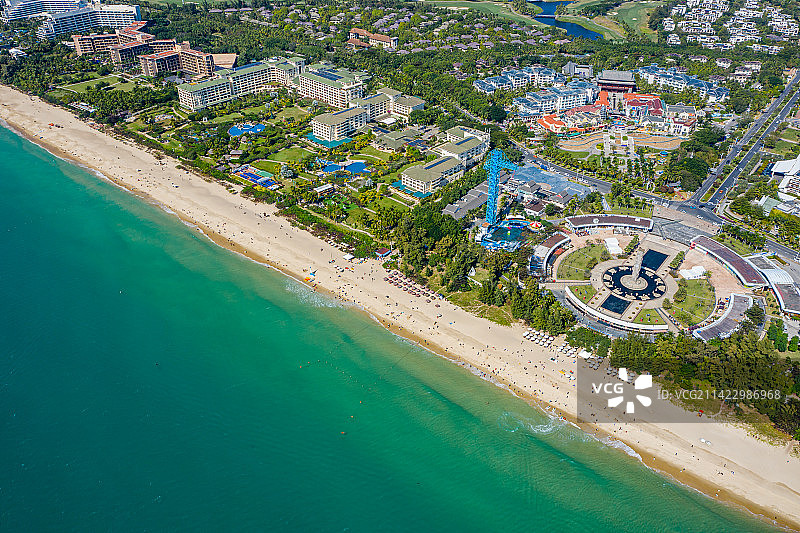 航拍海南三亚亚龙湾中心广场图腾柱 地标建筑 热带海滨风景区 月牙湾海滩沙滩 东方夏威夷图片素材