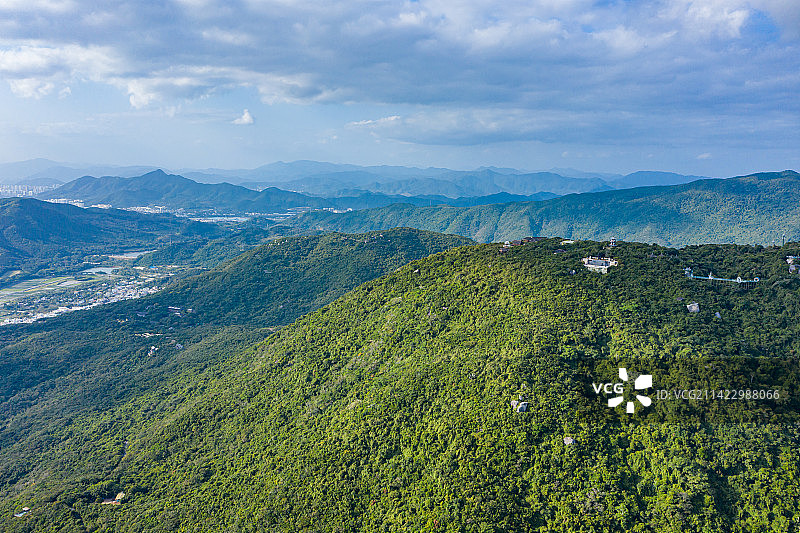 航拍海南三亚亚龙湾热带天堂森林公园 热带滨海山地生态观光兼生态度假型森林公园 天然森林氧吧 蓝天绿林图片素材