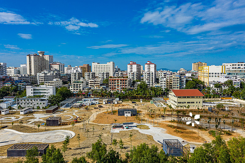 航拍海南三亚红树林公园 三亚城市乐园儿童公园 水上红树林栈道天然氧吧图片素材