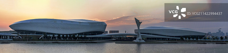 黄昏下泉州晋江第二体育中心全景图图片素材