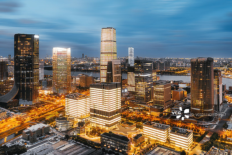 航拍上海滨江两岸城市CBD建筑群夜景图片素材