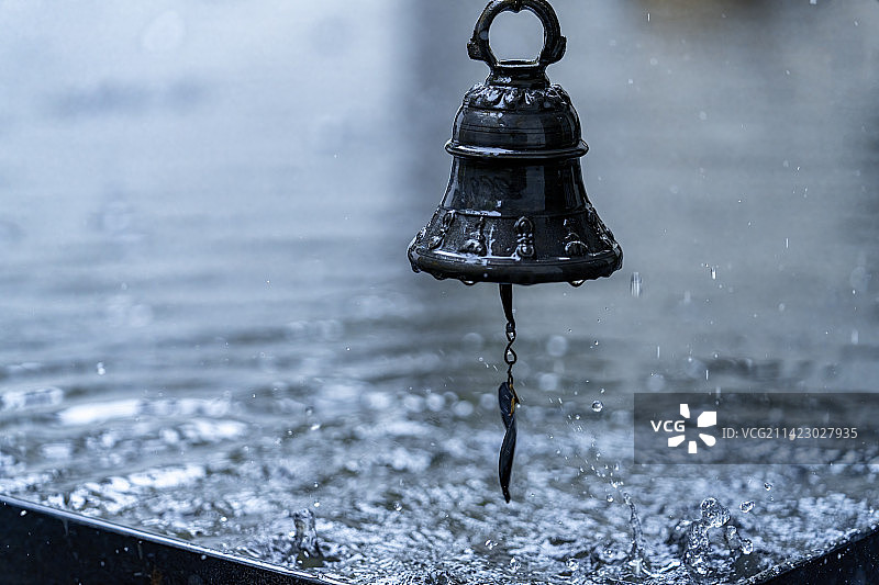 雨天铃铛图片素材