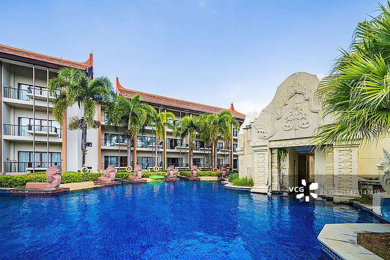 现代泰式酒店游泳池图片素材