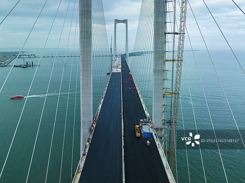 铺沥青路面的深中通道航拍2023图片素材