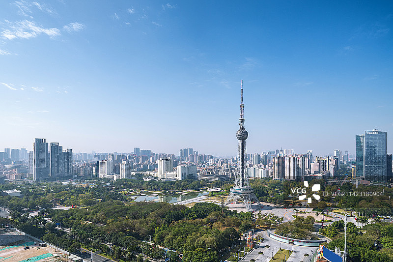 航拍佛山电视塔城市天际线图片素材
