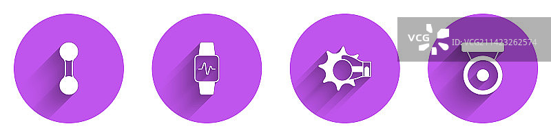 哑铃、带心形图案的智能手表和拳击套装图片素材