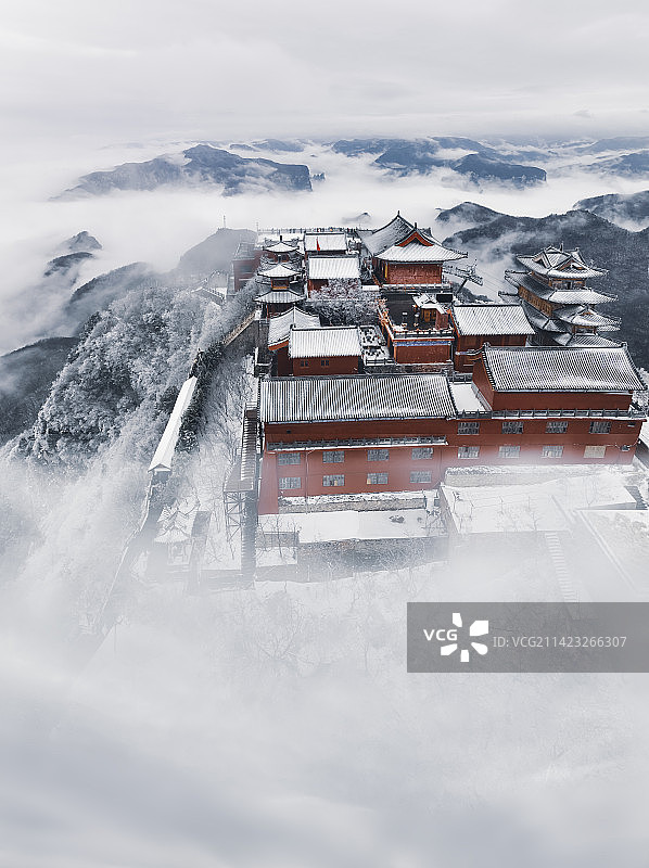 河南省焦作市云台山，雪后茱萸峰，航拍。图片素材