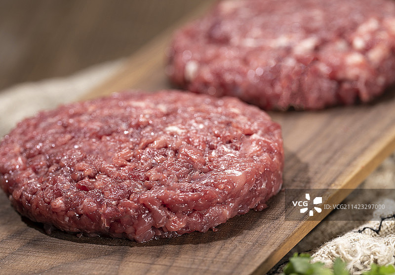 新鲜的牛肉饼图片素材