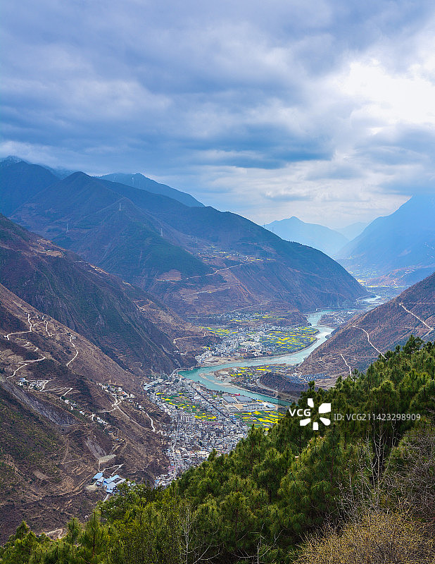 大渡河谷的春光图片素材