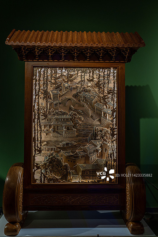 中式传统民居古建筑木雕艺术图片素材