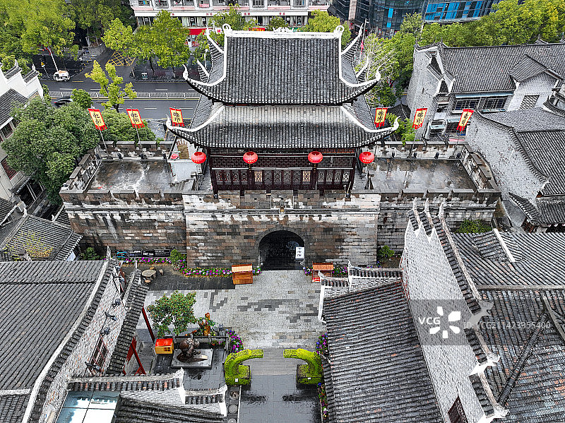 湖南省湘西州吉首市乾州古城文峰塔世纪广场航拍图片素材