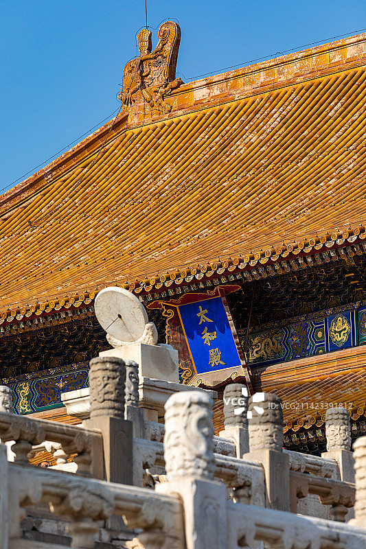 北京故宫紫禁城太和殿古代宫殿建筑结构仰视特写图片素材