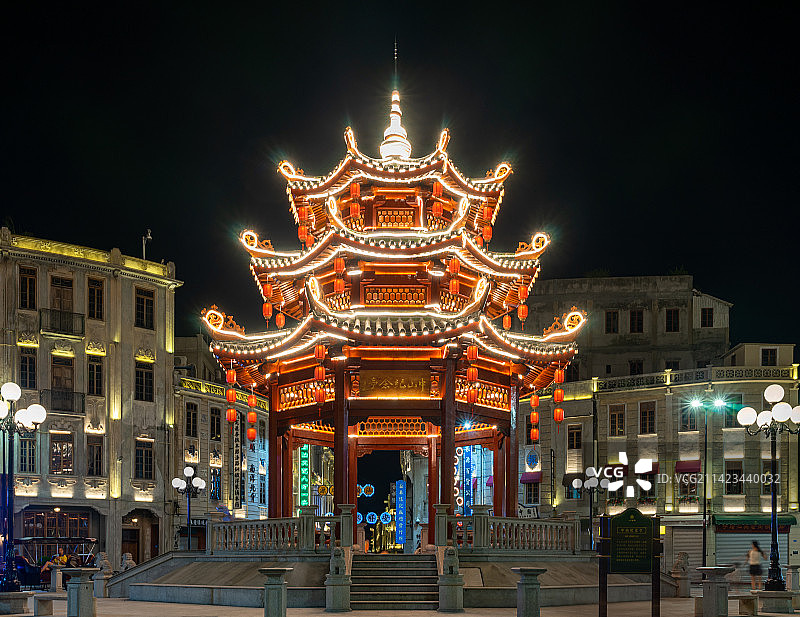 广东汕头小公园景区中山纪念亭夜景图片素材