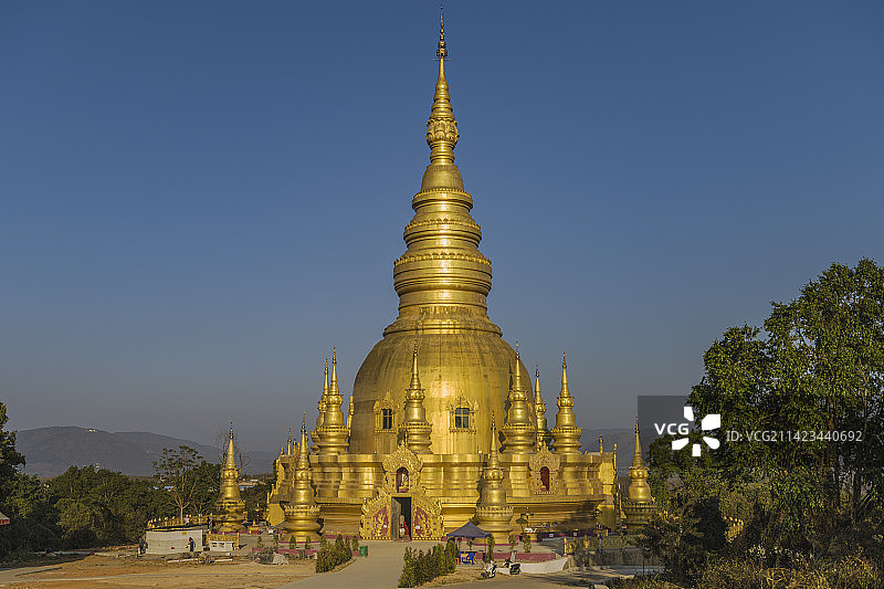 边城瑞丽的佛塔图片素材