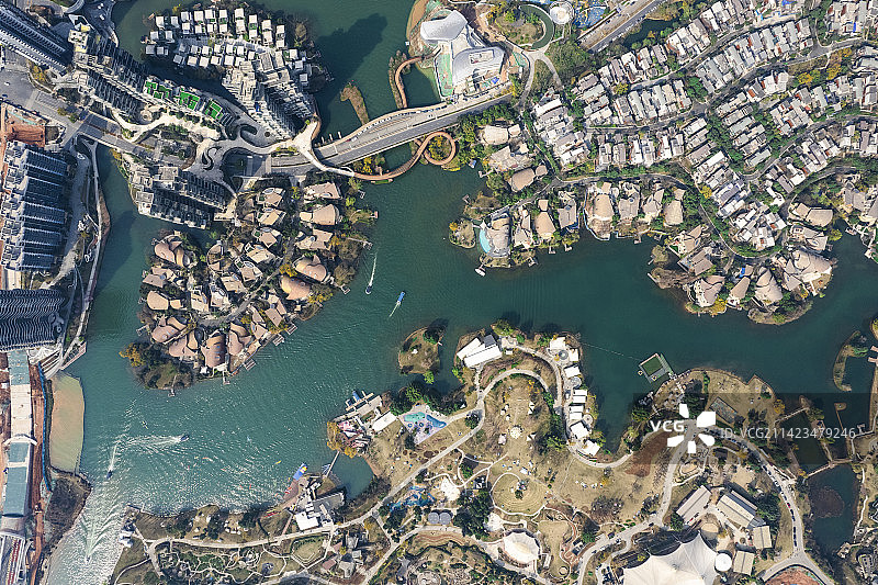 俯瞰成都天府新区麓湖国际社区和公园图片素材